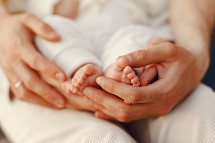Witaj w świecie rodzicielstwa – Przygotowanie na pierwsze dni z niemowlakiem.